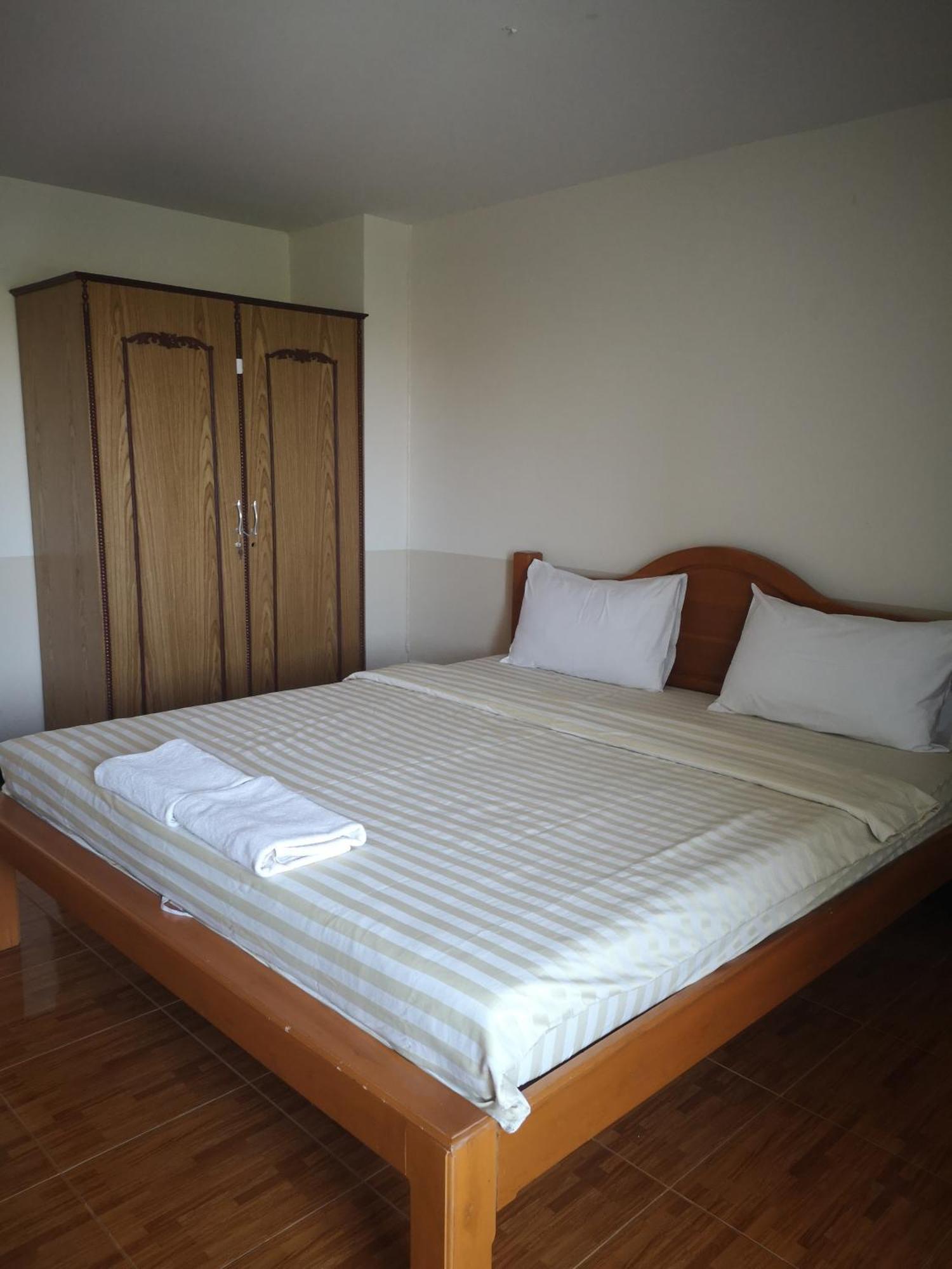 Sab Suwarn Mansion Hotell Suphanburi Exteriör bild