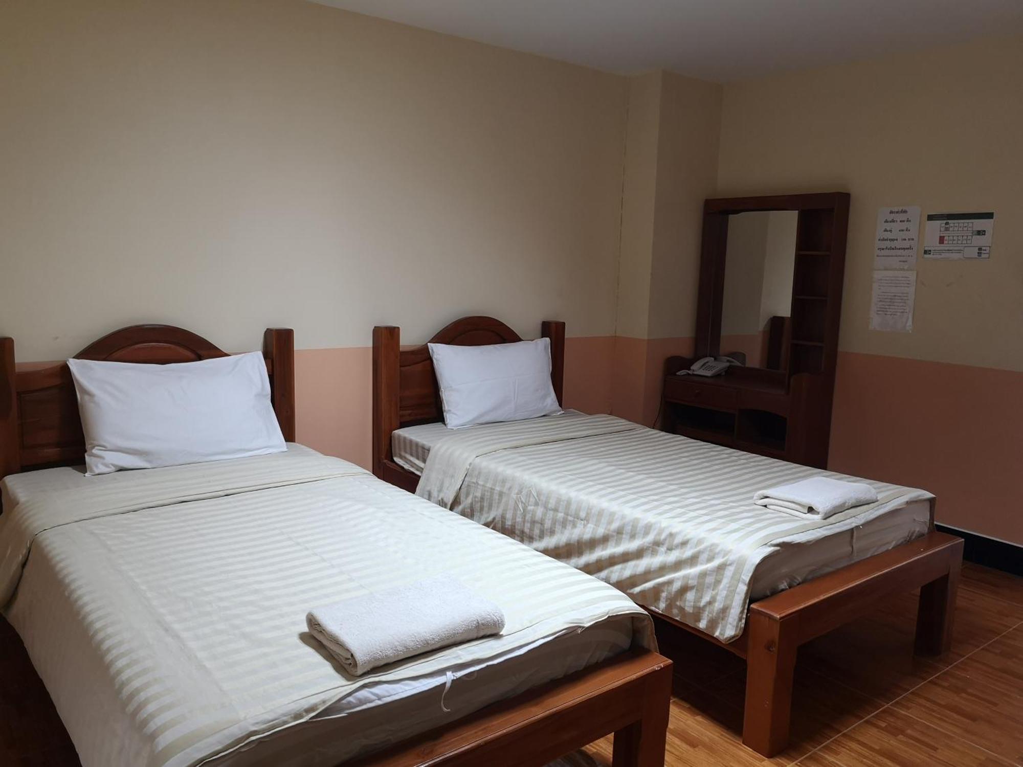 Sab Suwarn Mansion Hotell Suphanburi Exteriör bild