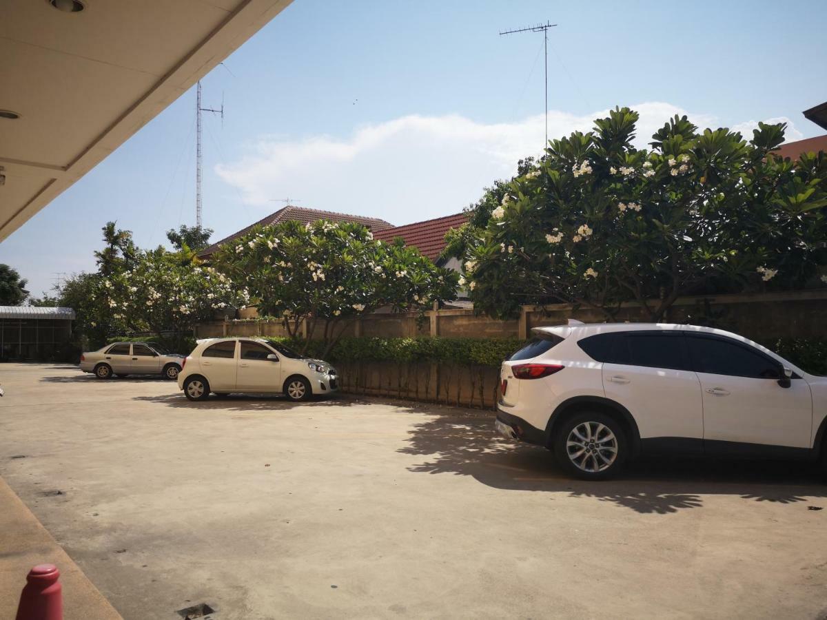 Sab Suwarn Mansion Hotell Suphanburi Exteriör bild