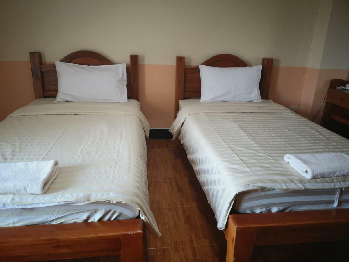 Sab Suwarn Mansion Hotell Suphanburi Exteriör bild
